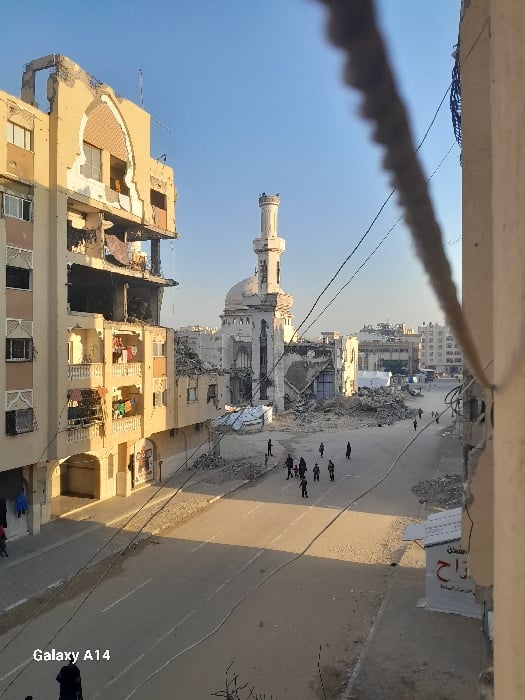 Witness documents widespread damage, displacement across Khan Yunis