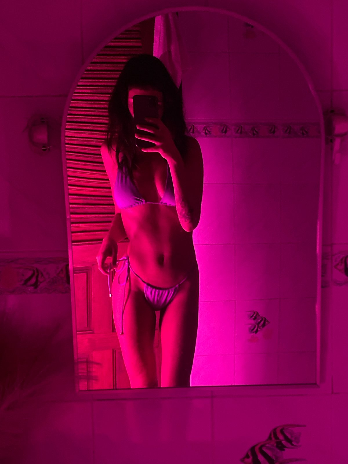 Mirror selfie in a pink-lit room on Koh Phangan