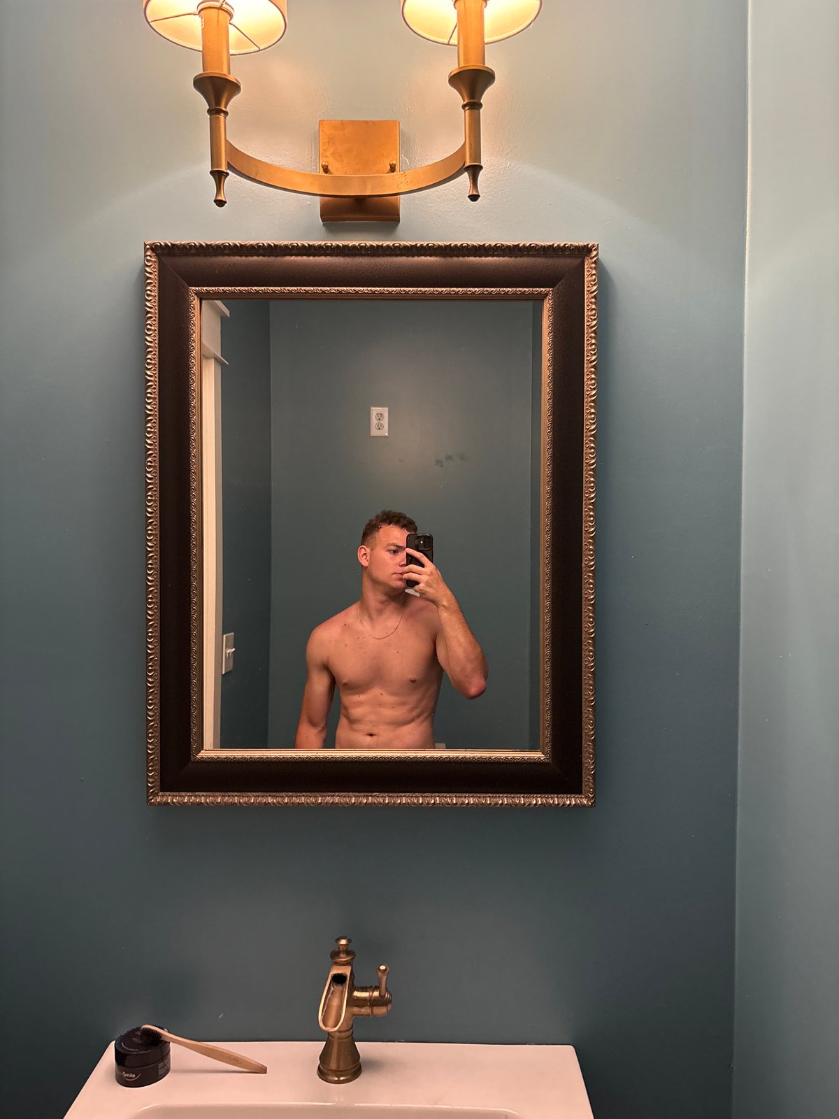 Man documents mirror selfies, room interiors in Panama City Beach