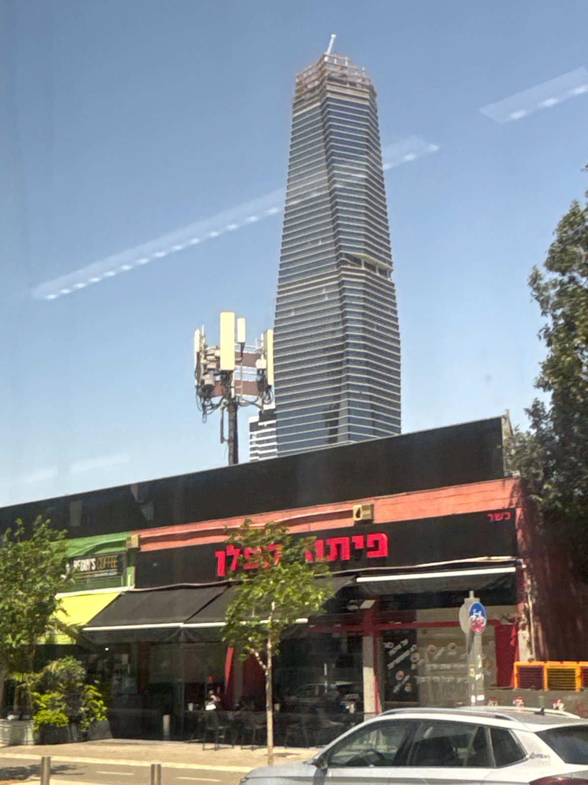 Tel-Aviv urban development documented in sunny morning scenes