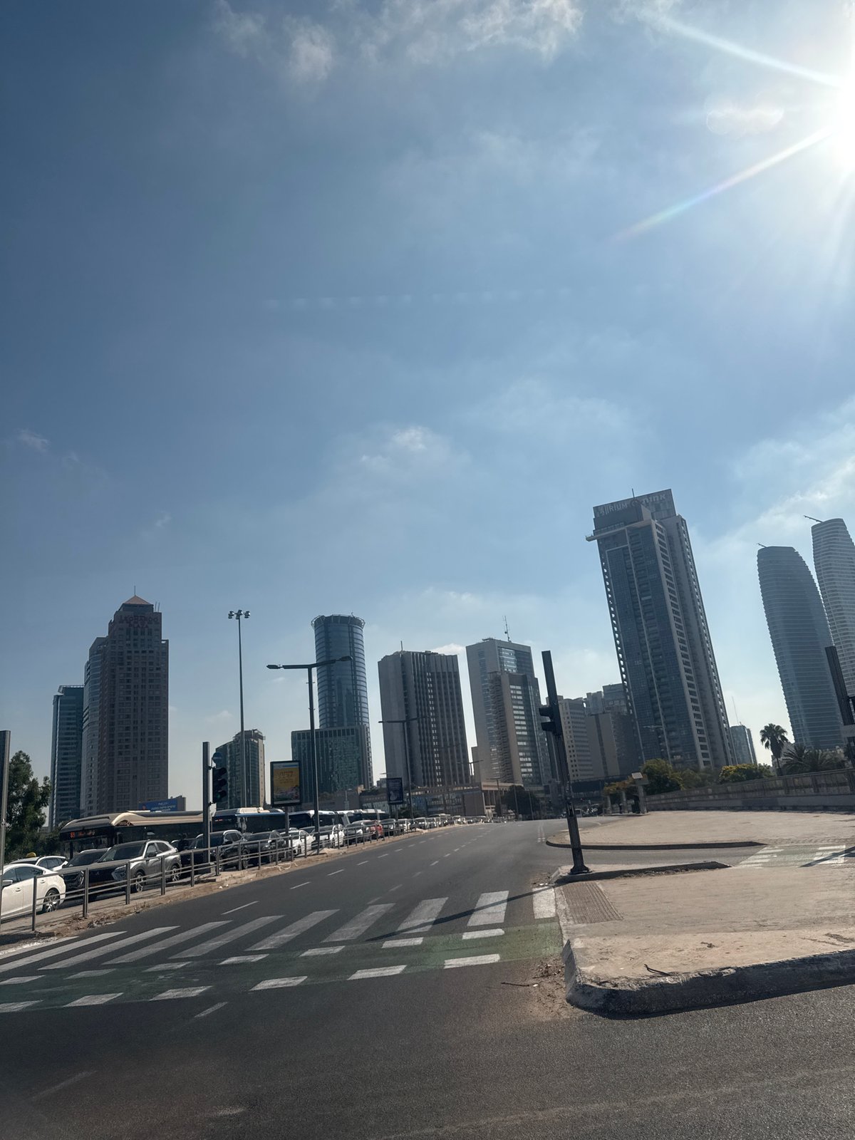 Street scenes and skyline across Tel Aviv and Givatayim