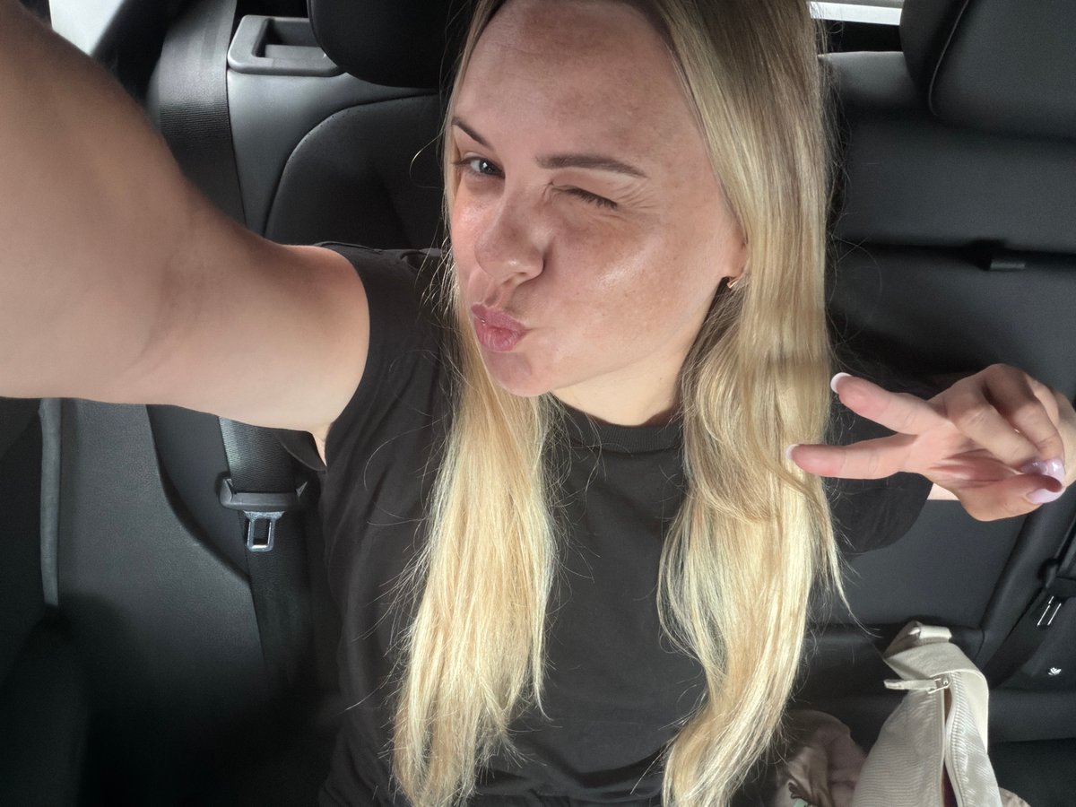 Peace sign selfie from inside a car in Votkinsk