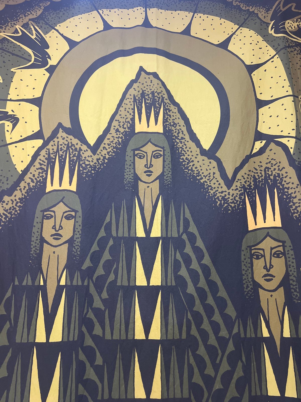 Stylized artwork with crowned figures spotted in Mollet Del Vallès