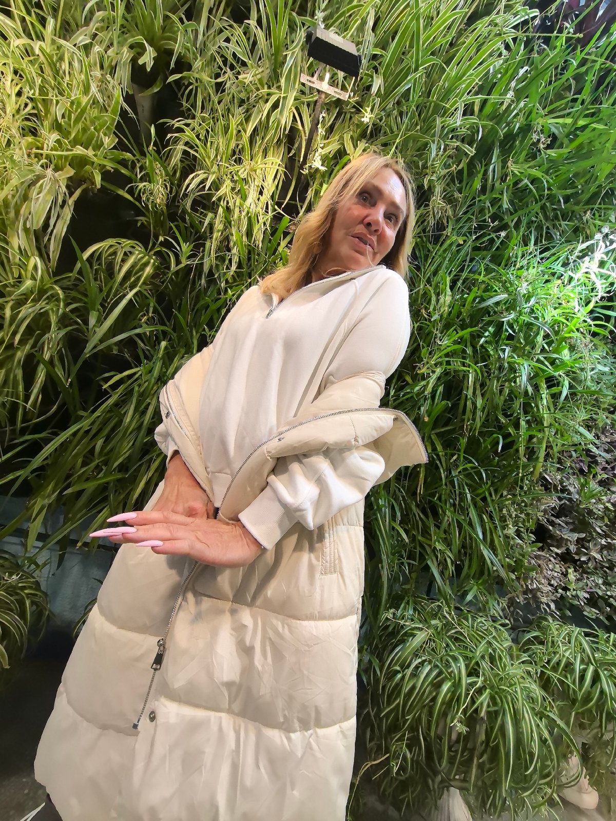 Visitors document botanical exhibition experience in Izhevsk
