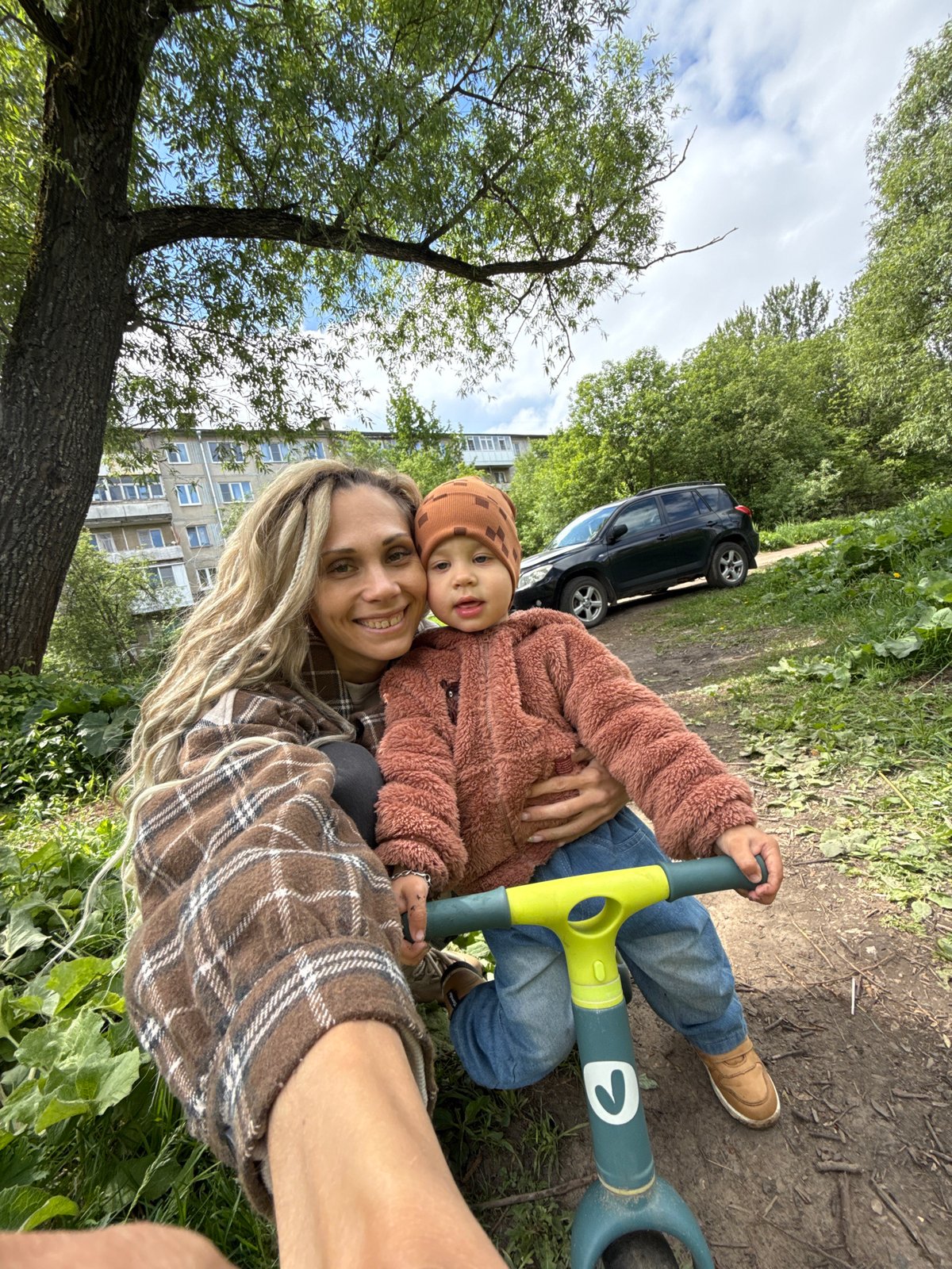 Woman and child photographed together outside in Rusanovo, Russia