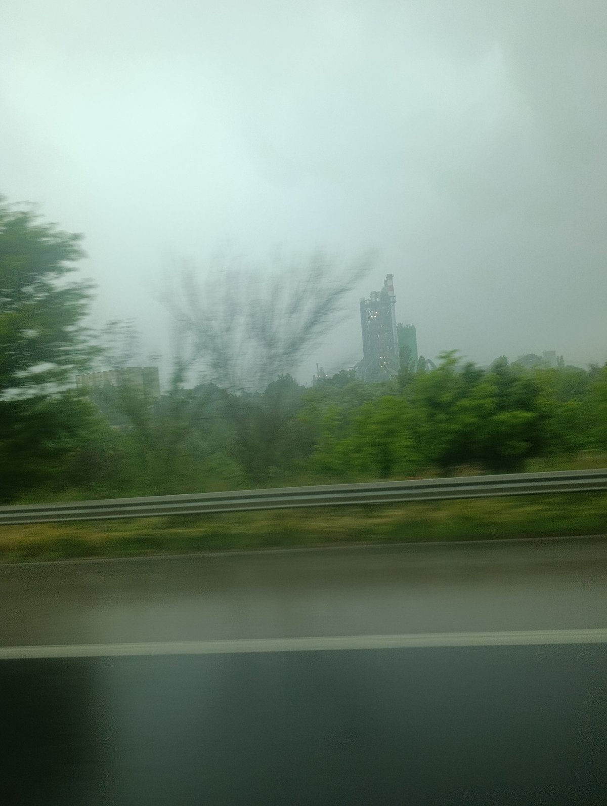 Driver captures hazardous highway conditions during heavy rainstorm