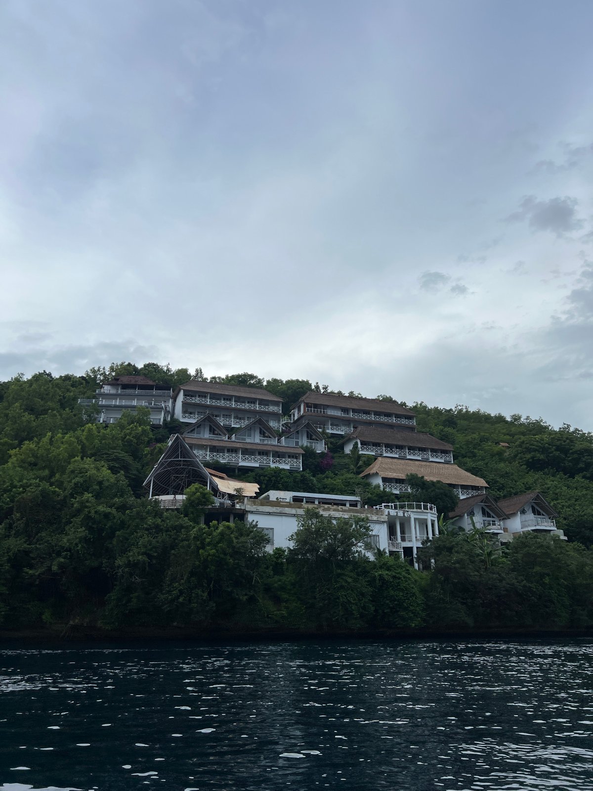 Overcast evening captured on Nusa Penida's lush coastline