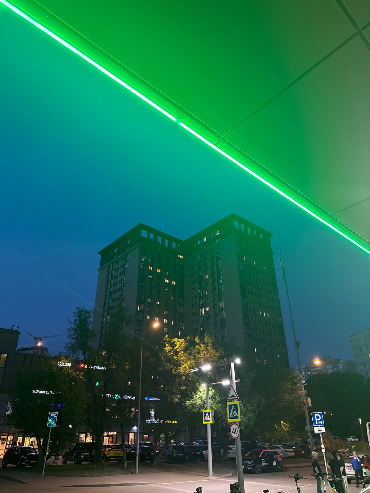 Evening life documented across Moscow neighborhoods during spring 2026
