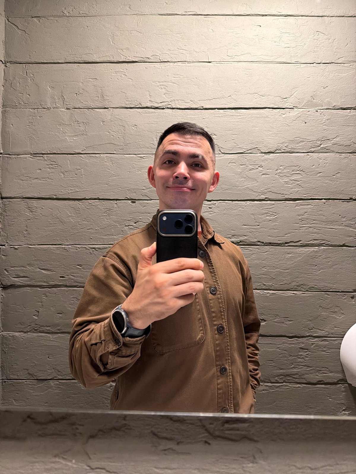 Man takes mirror selfies in Izhevsk apartment