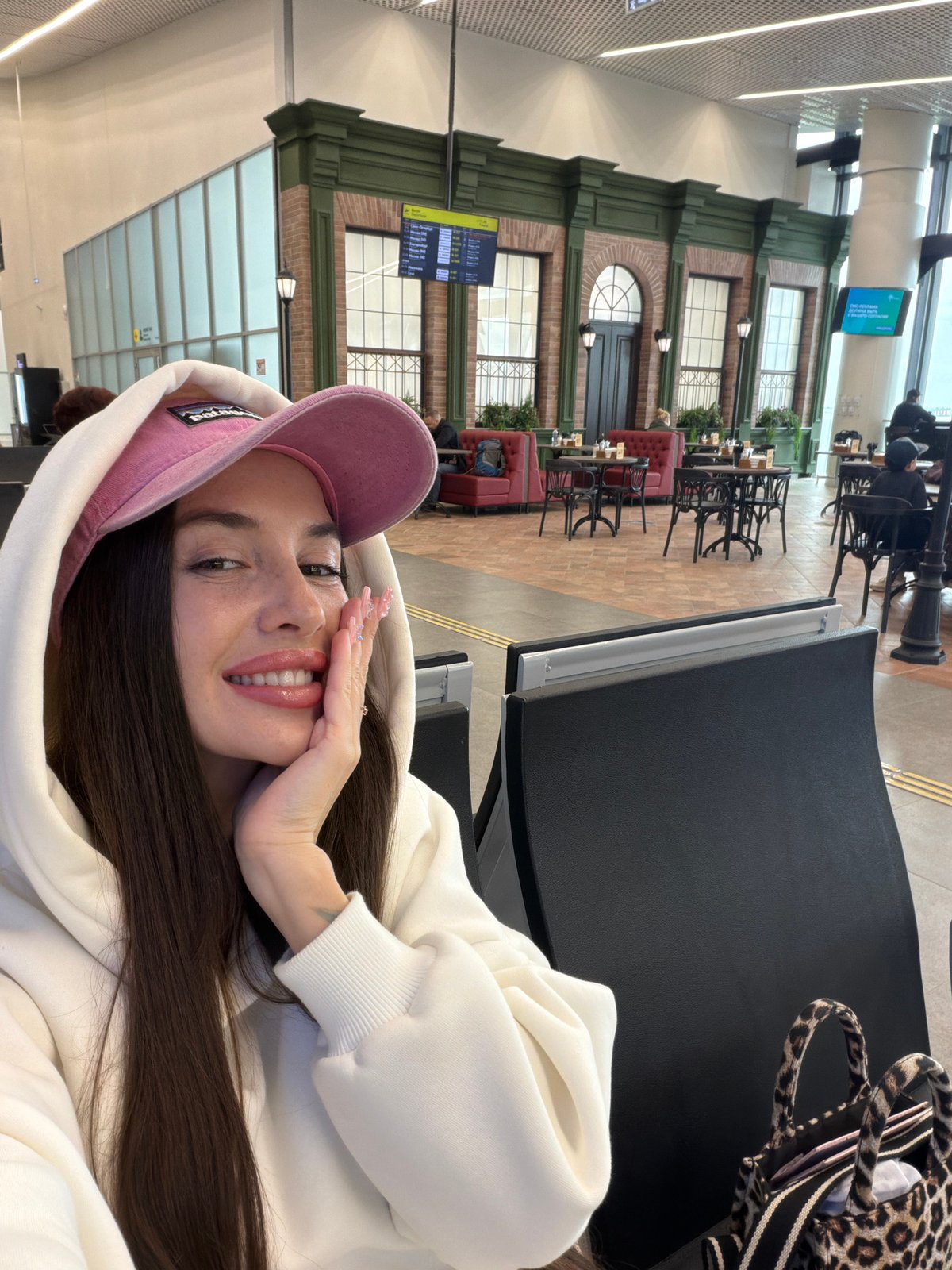 Woman documents early morning airport journey in Russia