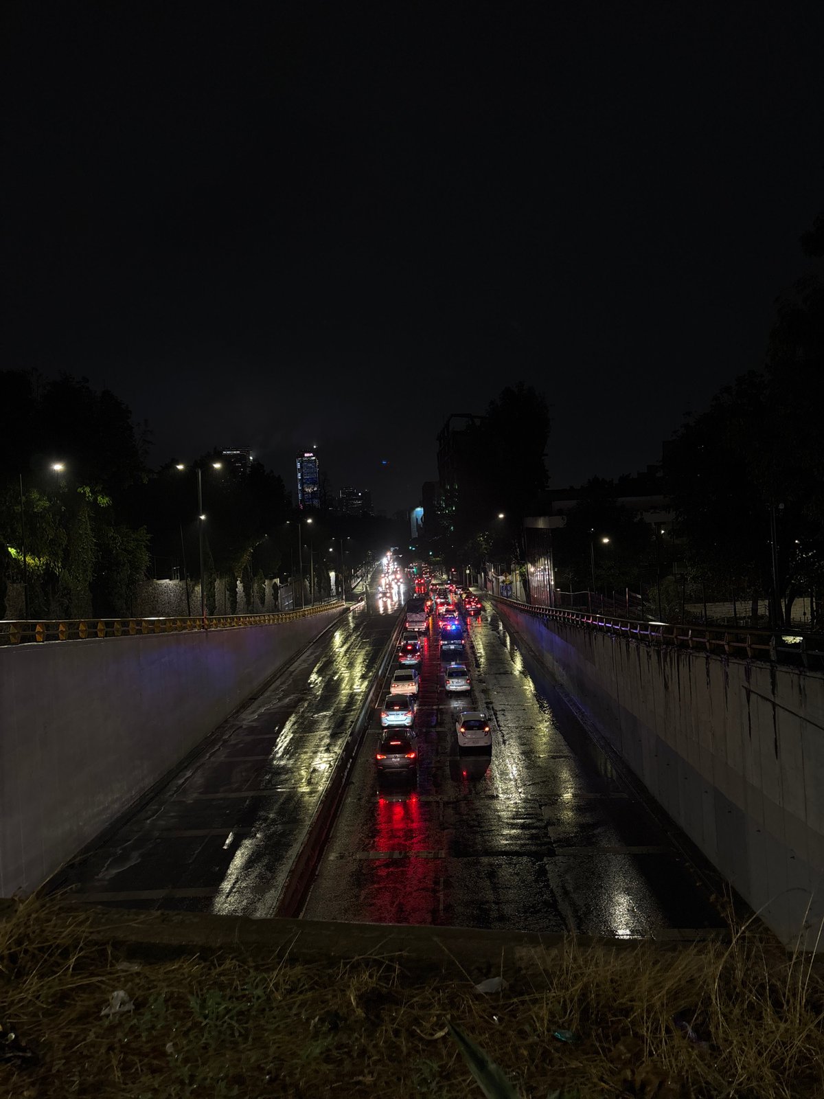Early morning rain creates traffic congestion in Mexico City