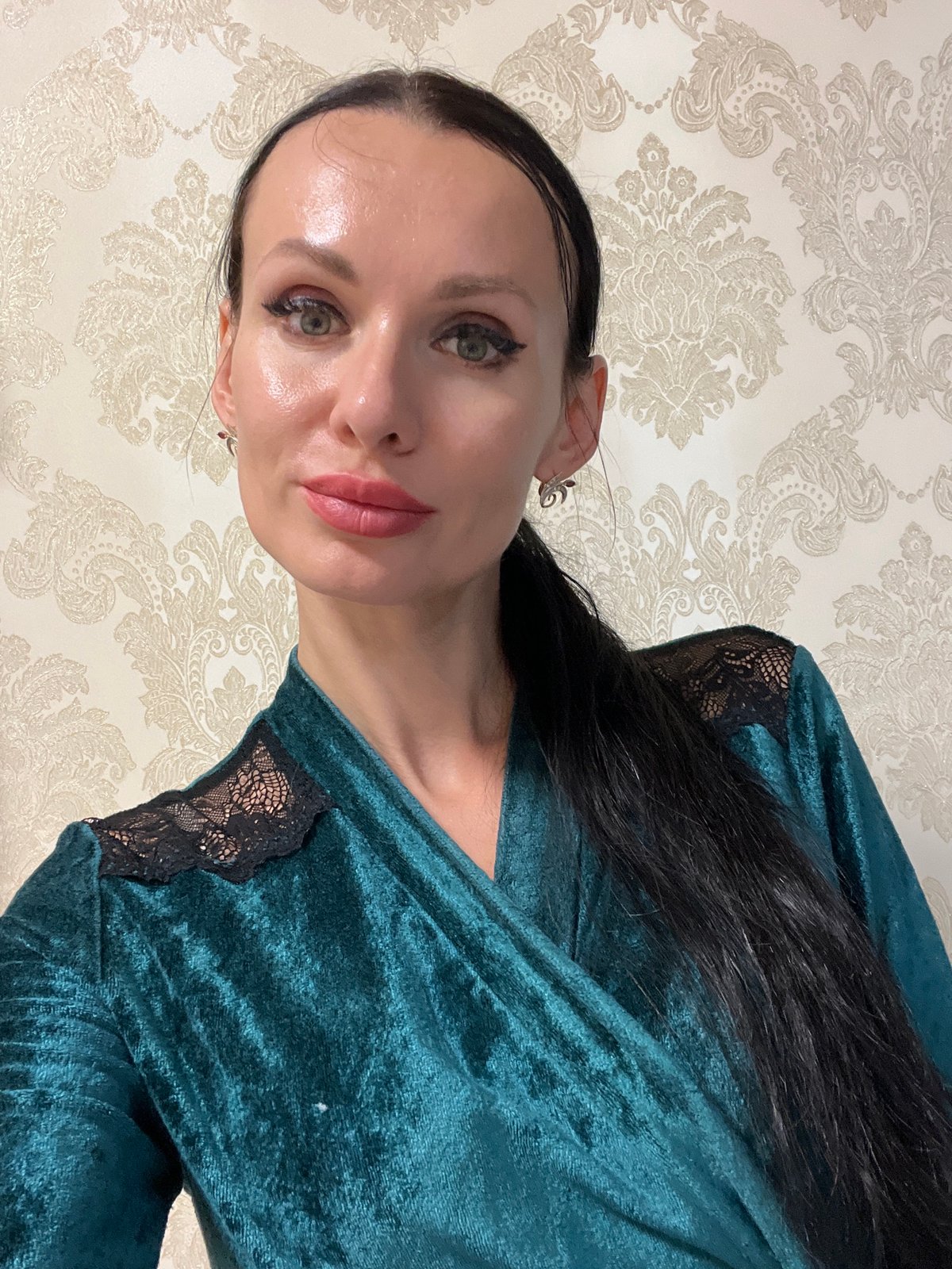 Styled selfie in a green velvet robe, Sochi indoors