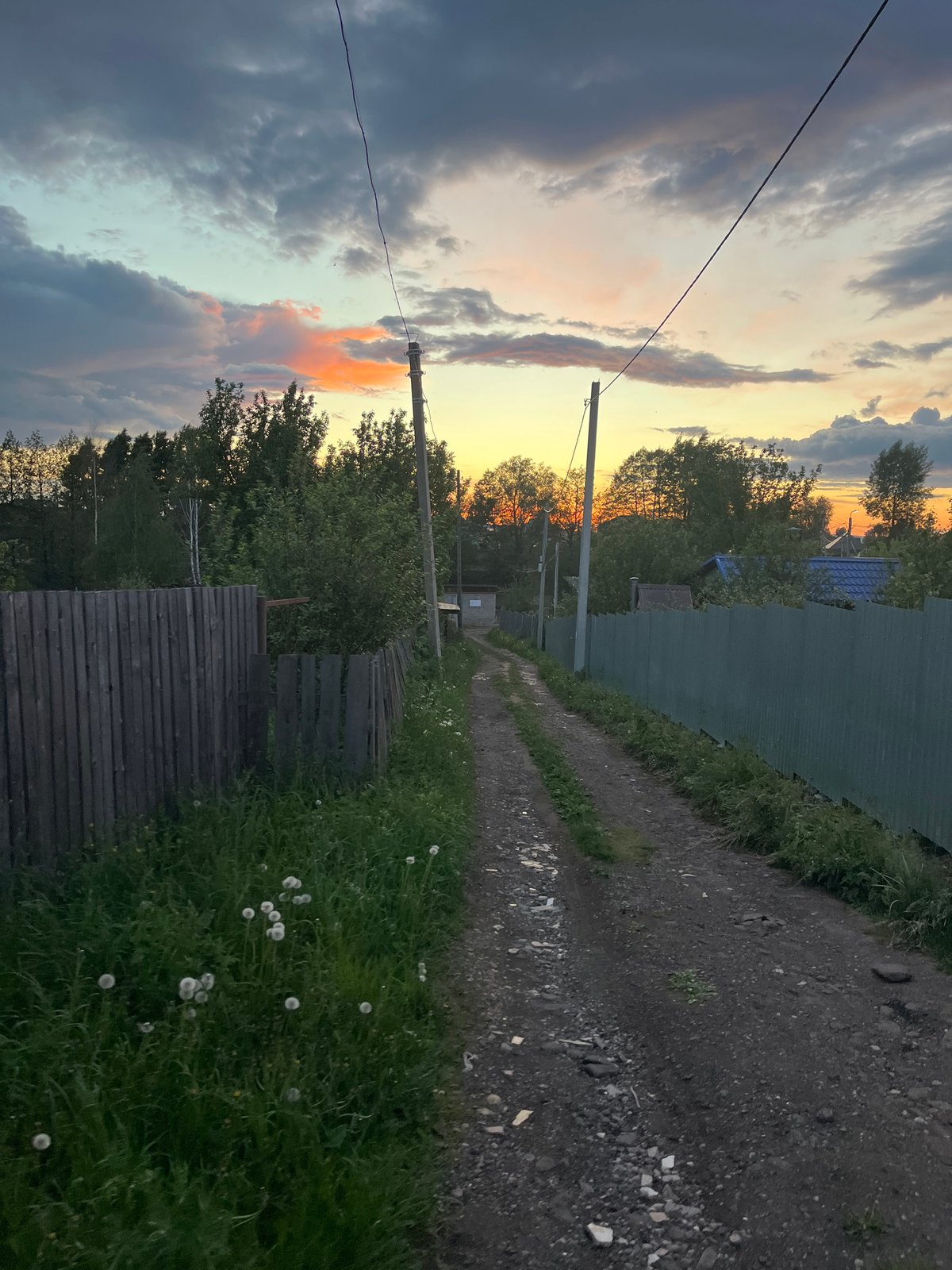 Rural sunset drive documented in Chaikovsky, Russia