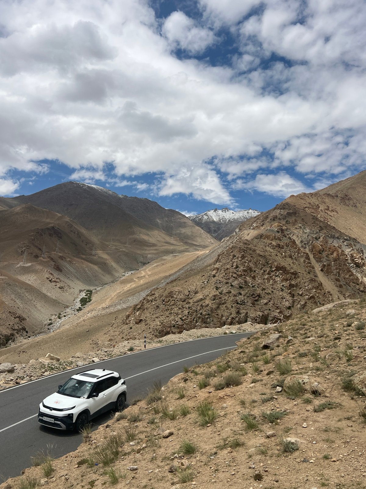 Roadside stop at a BRO sign on the Khardung La route