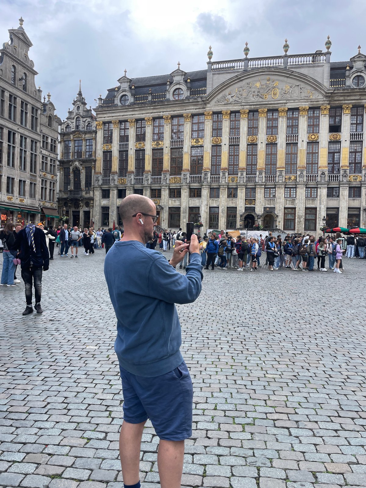 Ordinary afternoon activity observed in Brussels Grand Place