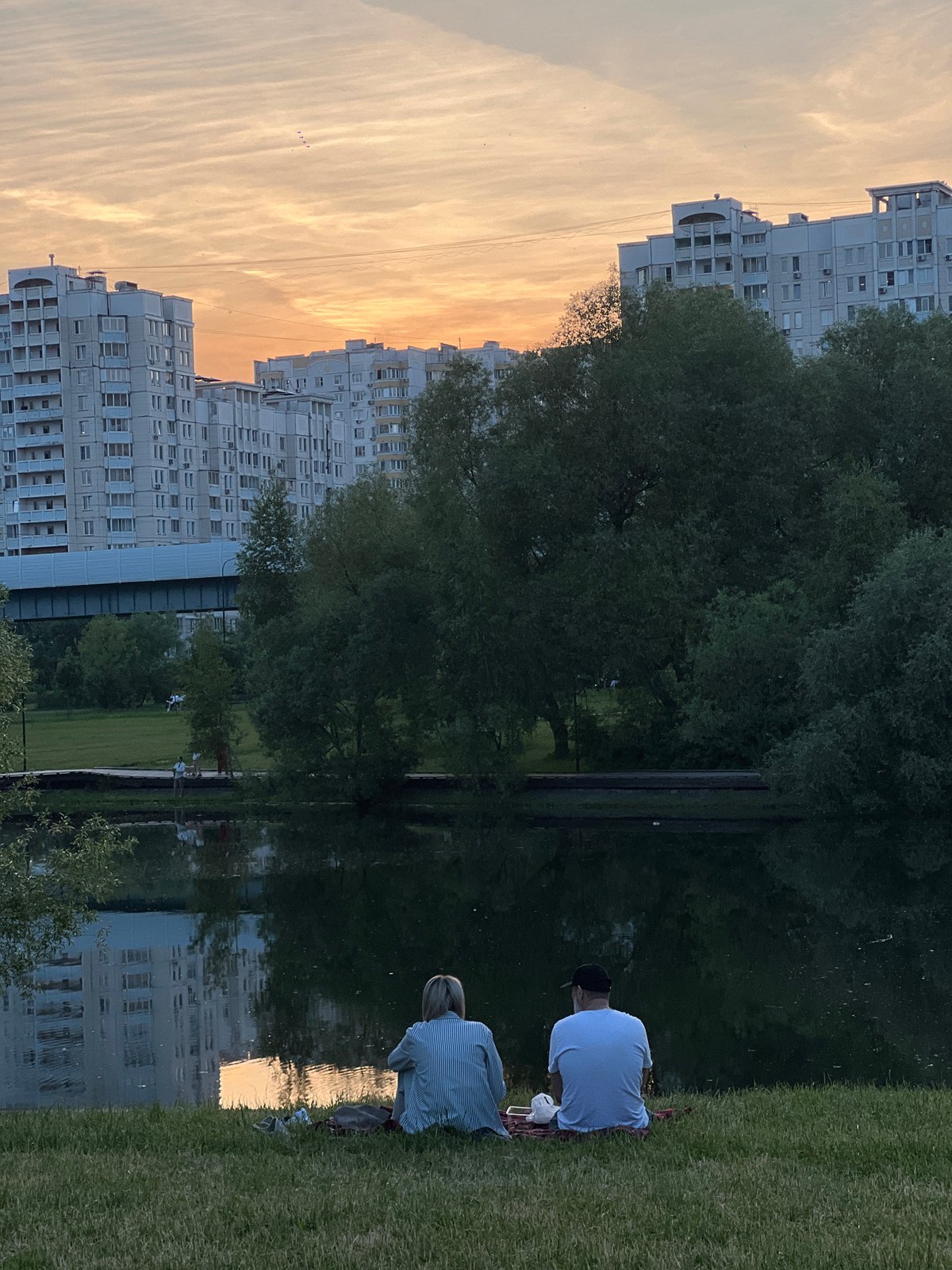 Moscow residents enjoy sunset evening activities across city parks