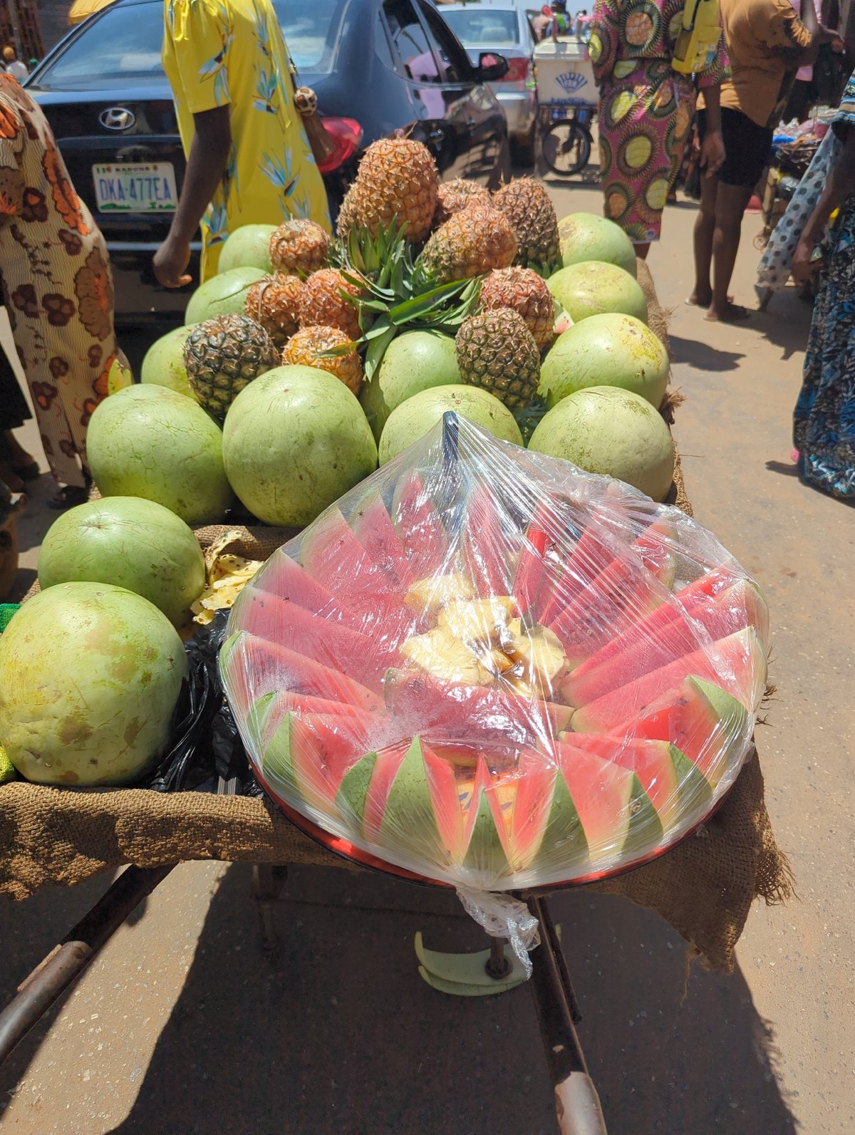 Morning market activity documented in Narayi, Nigeria