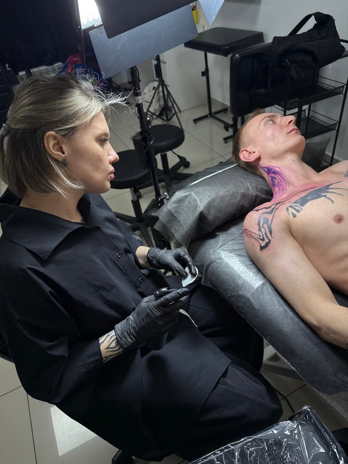 Tattoo session underway at Rostov-on-Don studio