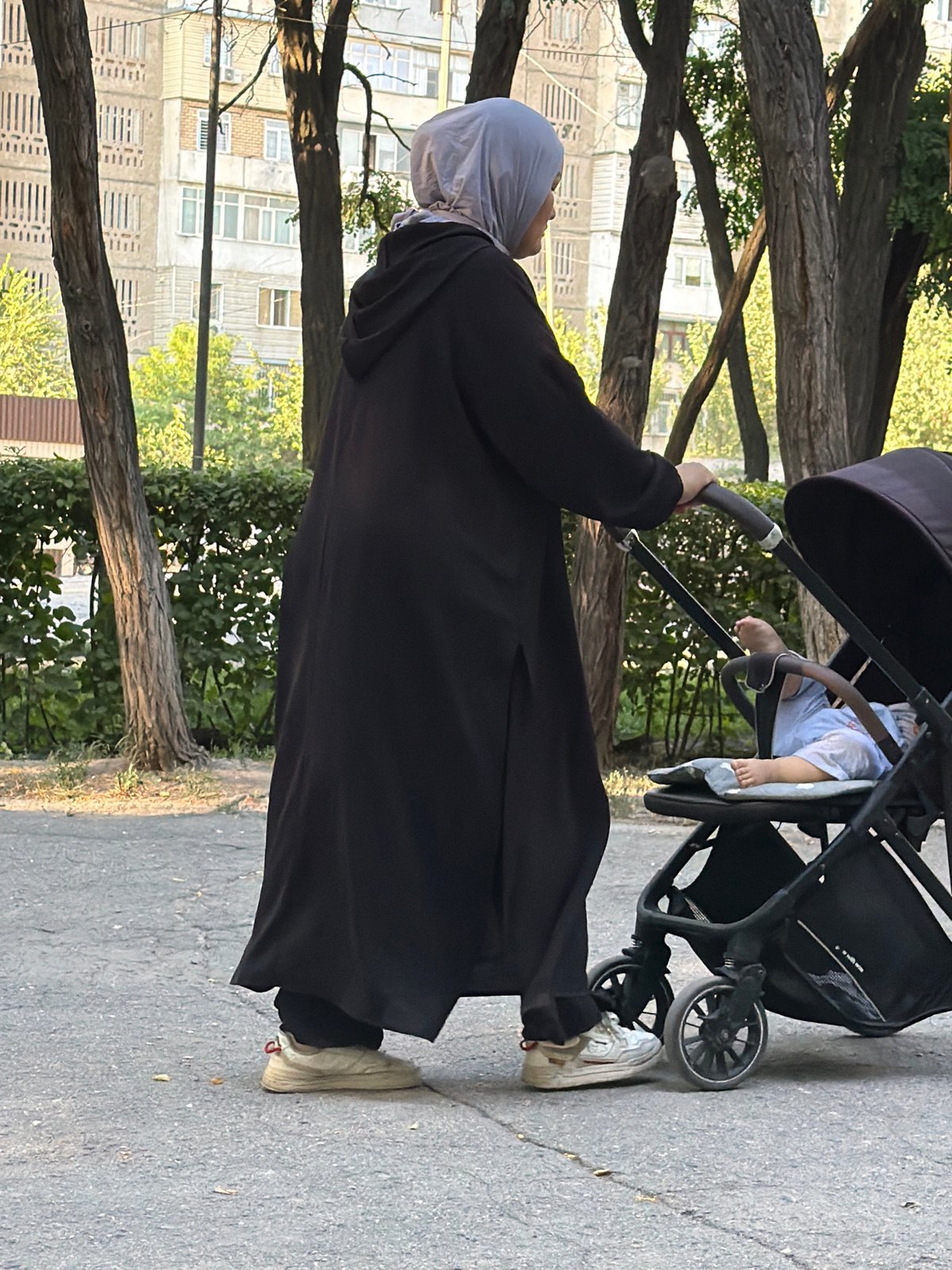 Afternoon park activity: walking, sitting, and hanging out outside
