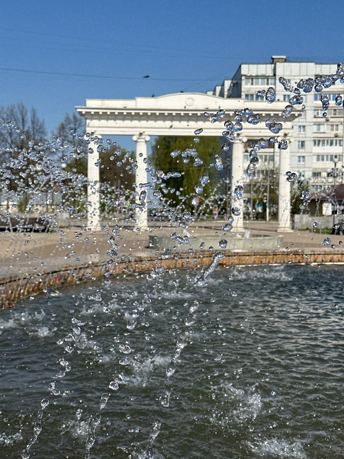 Early morning life captured in Chaikovsky: fountains, cats, selfies