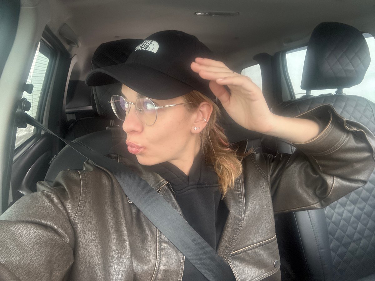 Person observed seated in vehicle in Ust-Ilimsk, Russia
