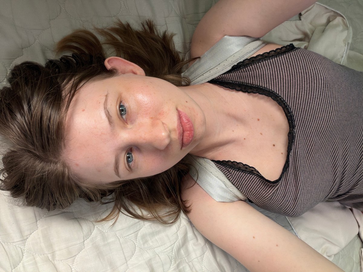 Morning in bed with a Douglas Adams book, Dongducheon-si