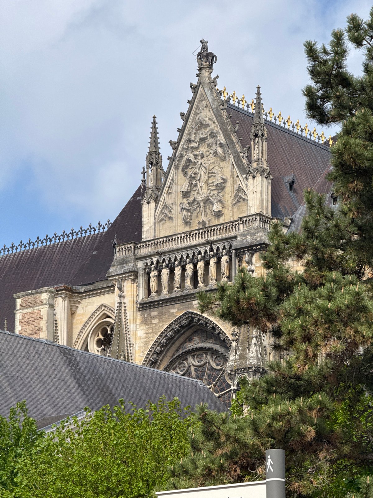 Morning tour of Reims landmarks and buildings documented
