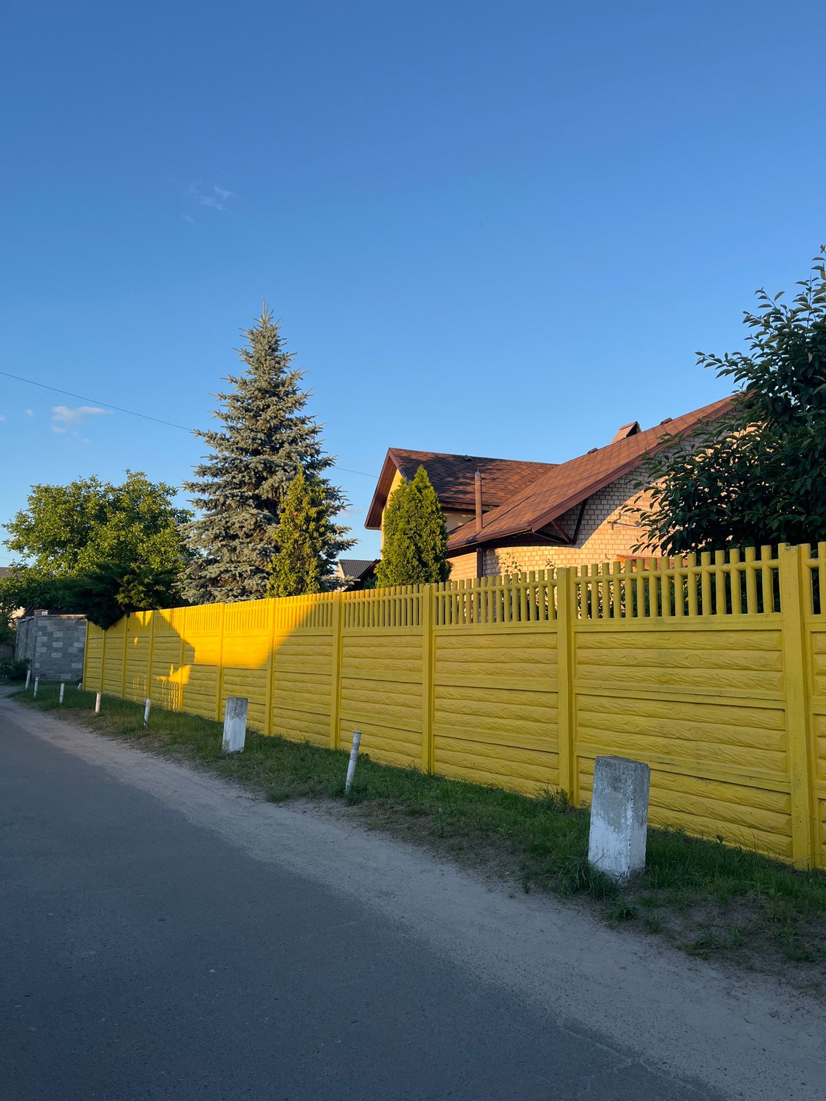 Sunset stroll through Vyshhorod's streets, gardens, and riverbank