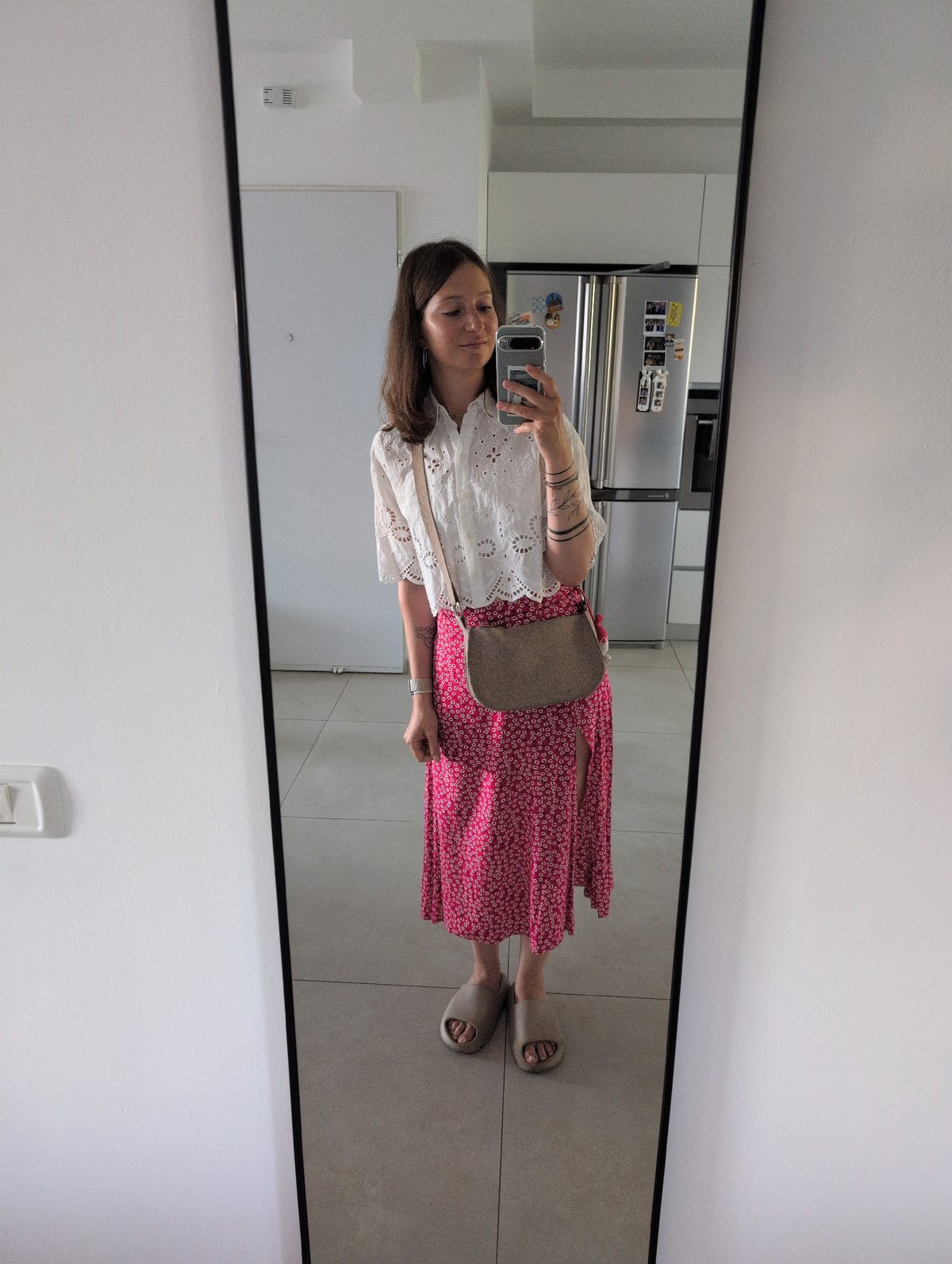 Mirror outfit post paired with a #CurrentState graphic, Ramat Gan