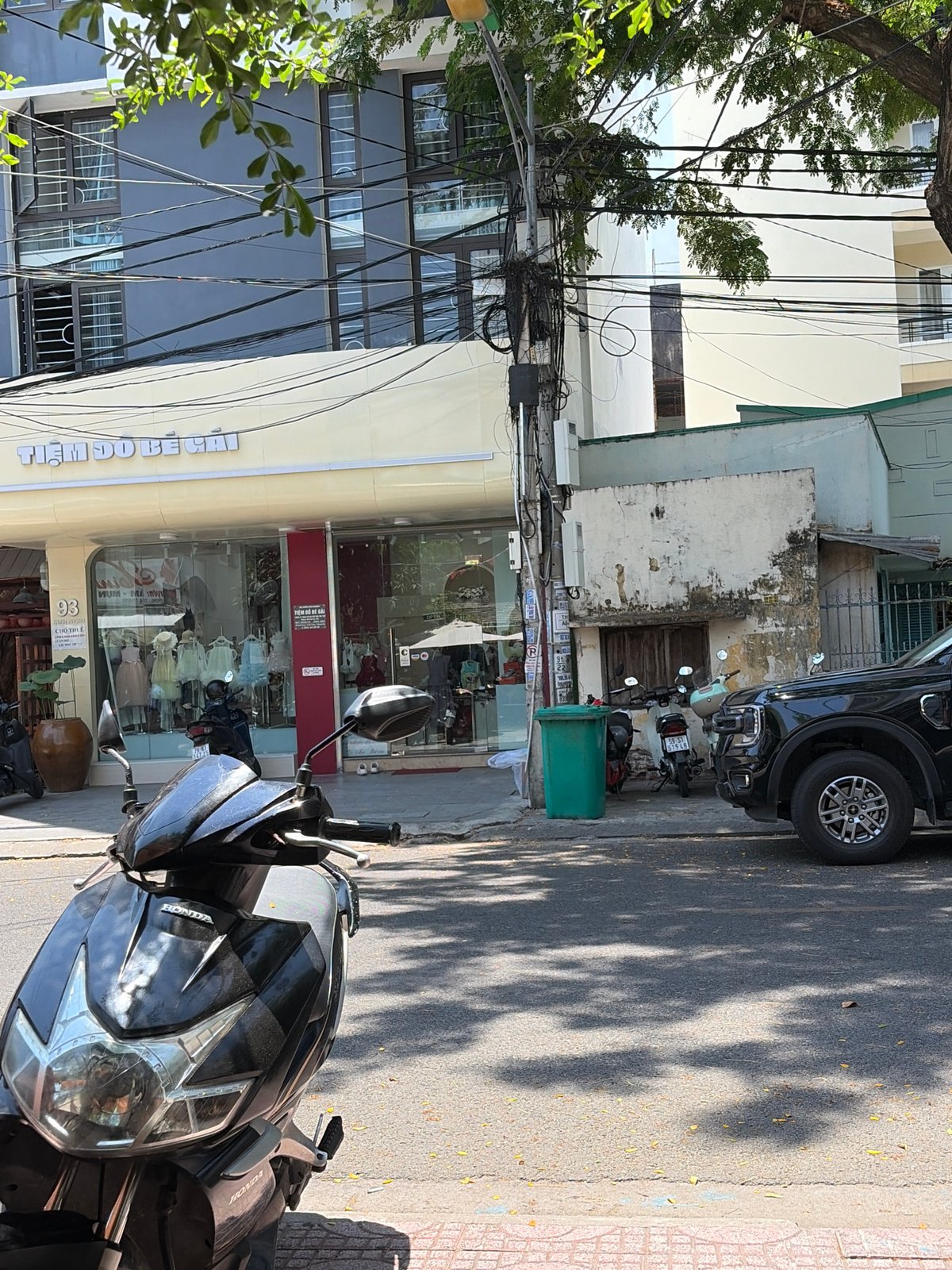 Cafes, rooftops, and street life across central Nha Trang