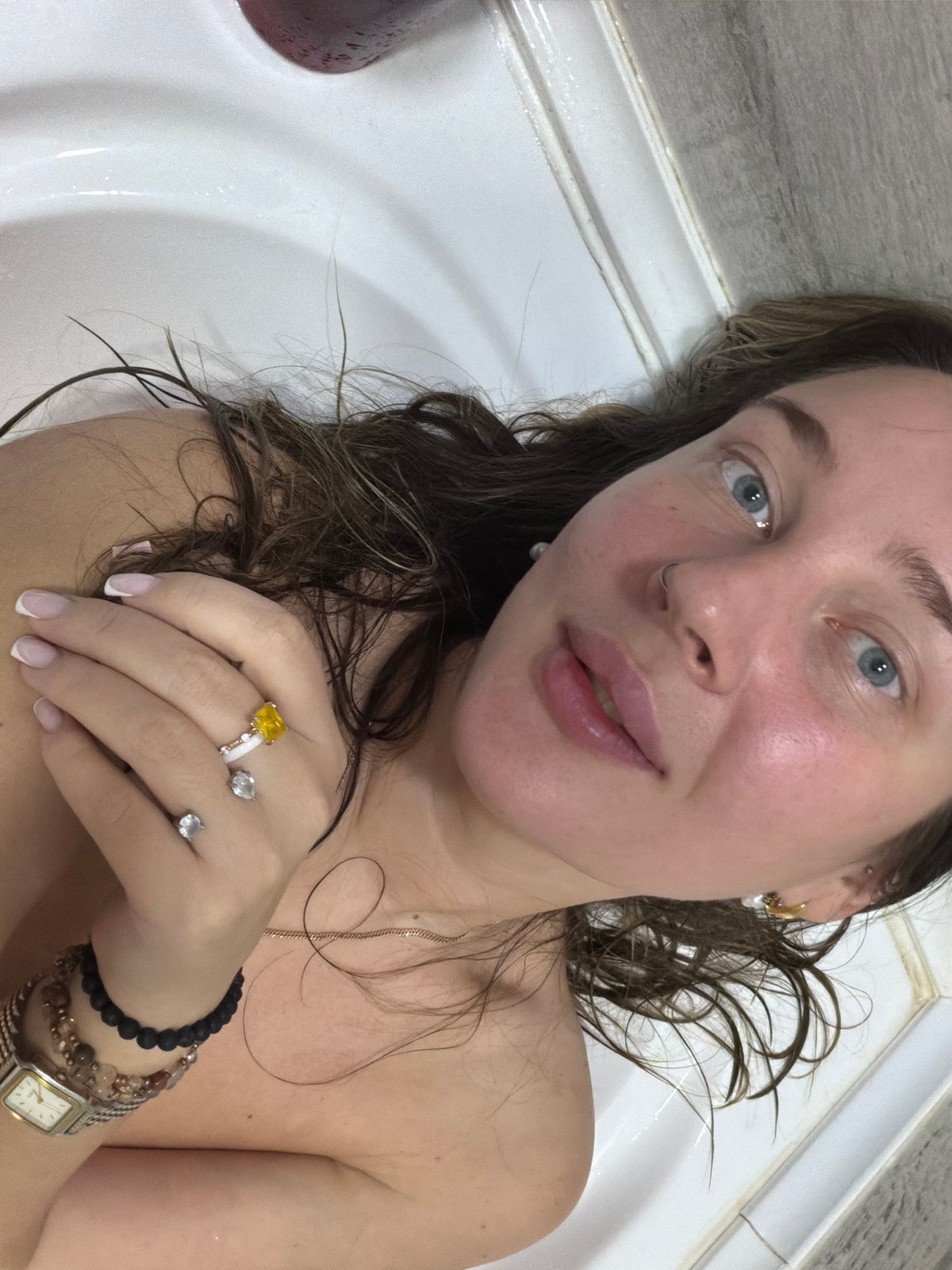 Woman captures bathroom selfie moment in Chaikovsky, Russia