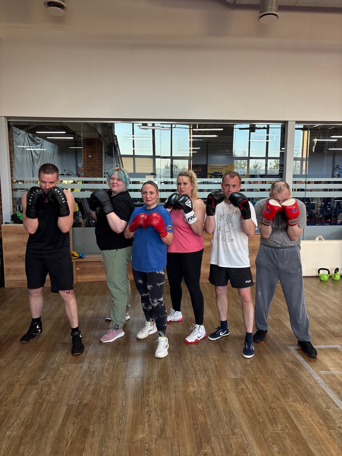 Boxing training session documented in Chaikovsky, Russia gym
