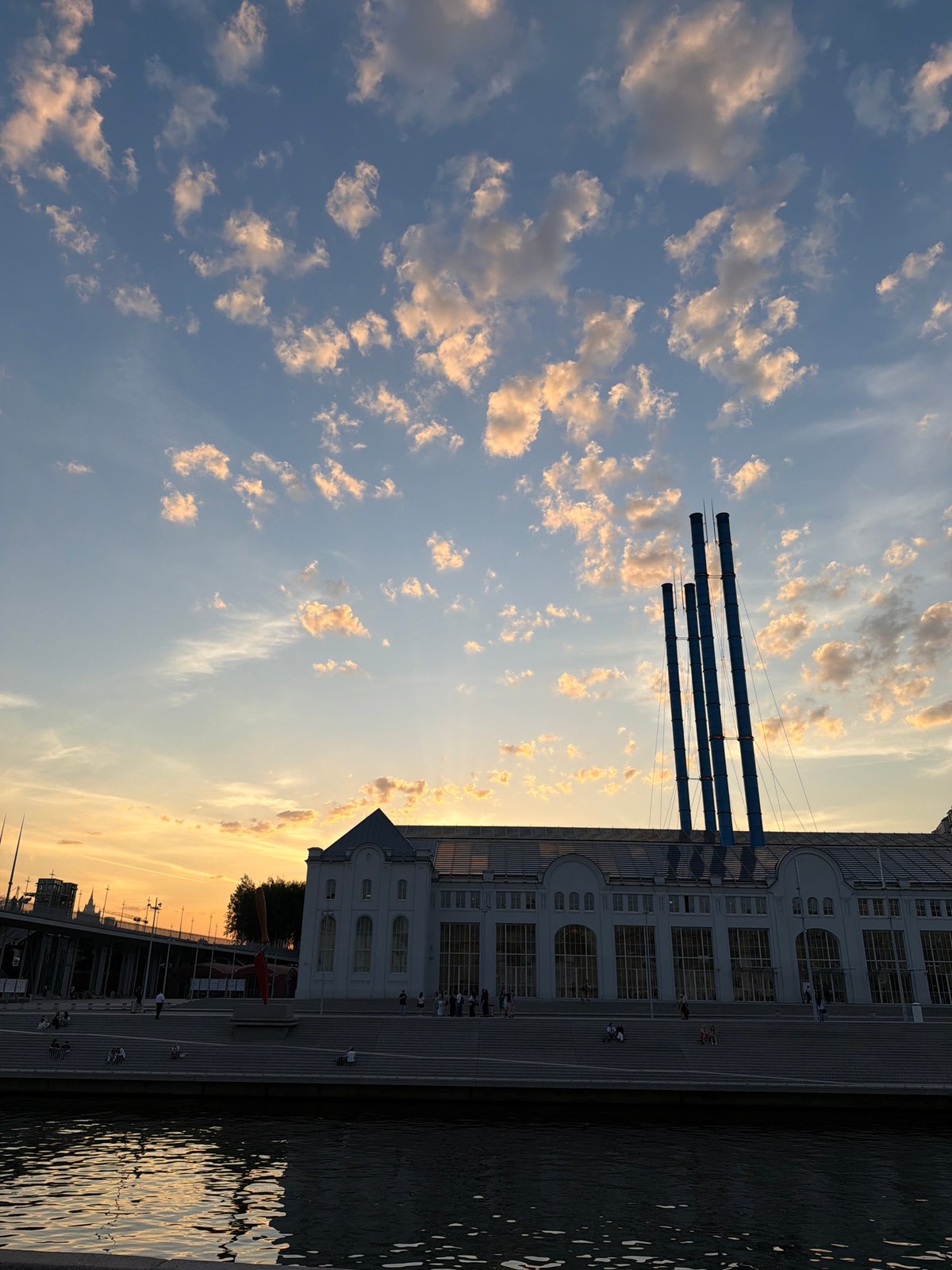 Moscow River landmarks captured by witnesses Tuesday evening