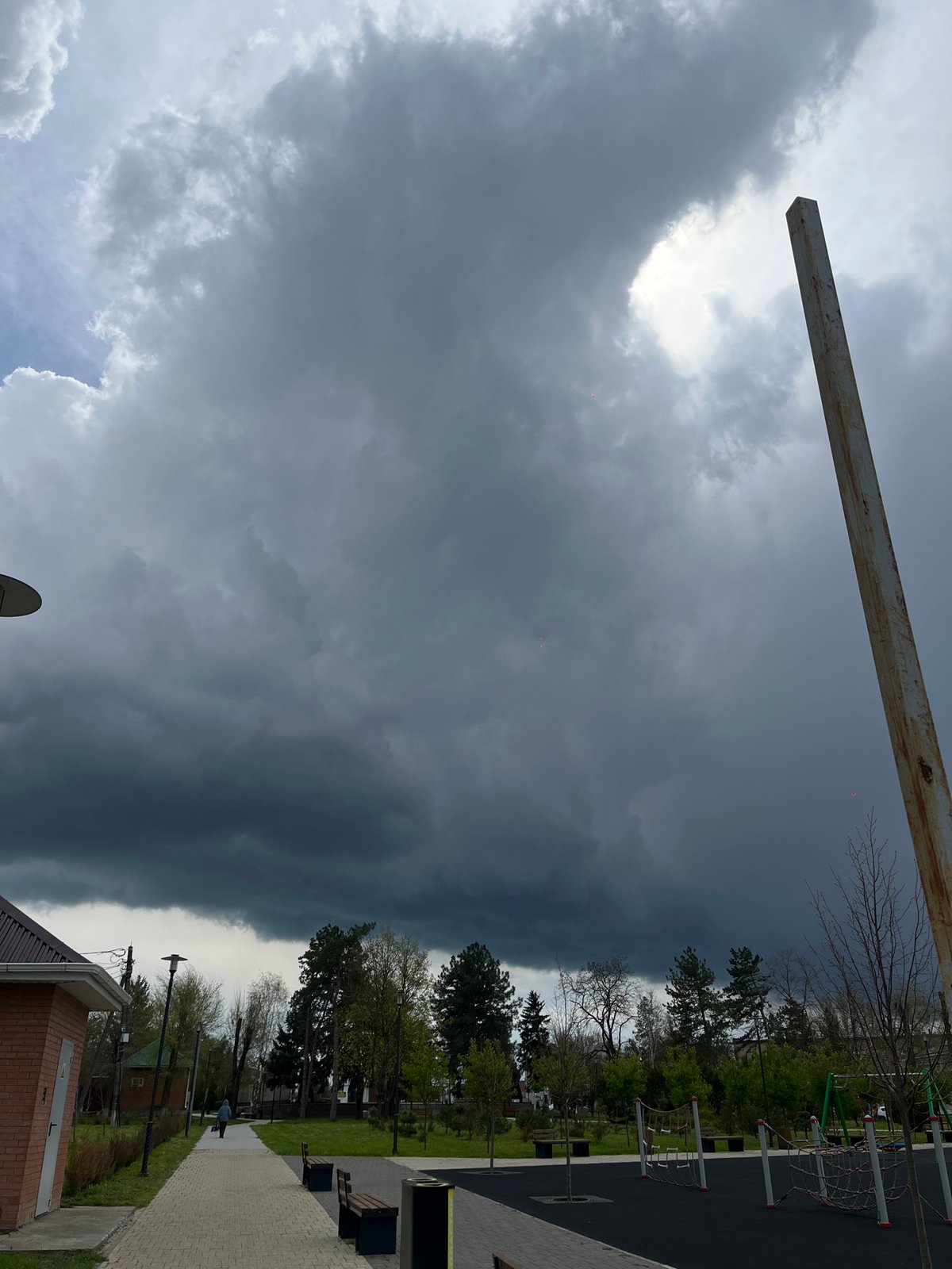 Stormy weather documented in Novopokrovskaya park area