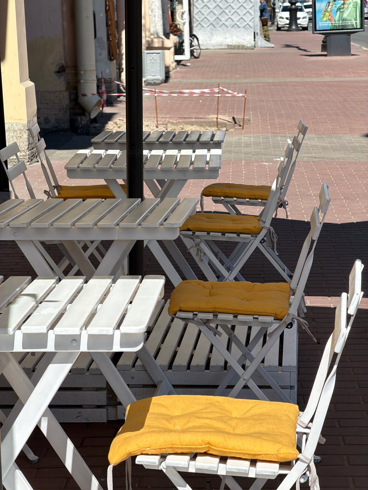 Morning walk through sunny Saint Petersburg captured in eight moments