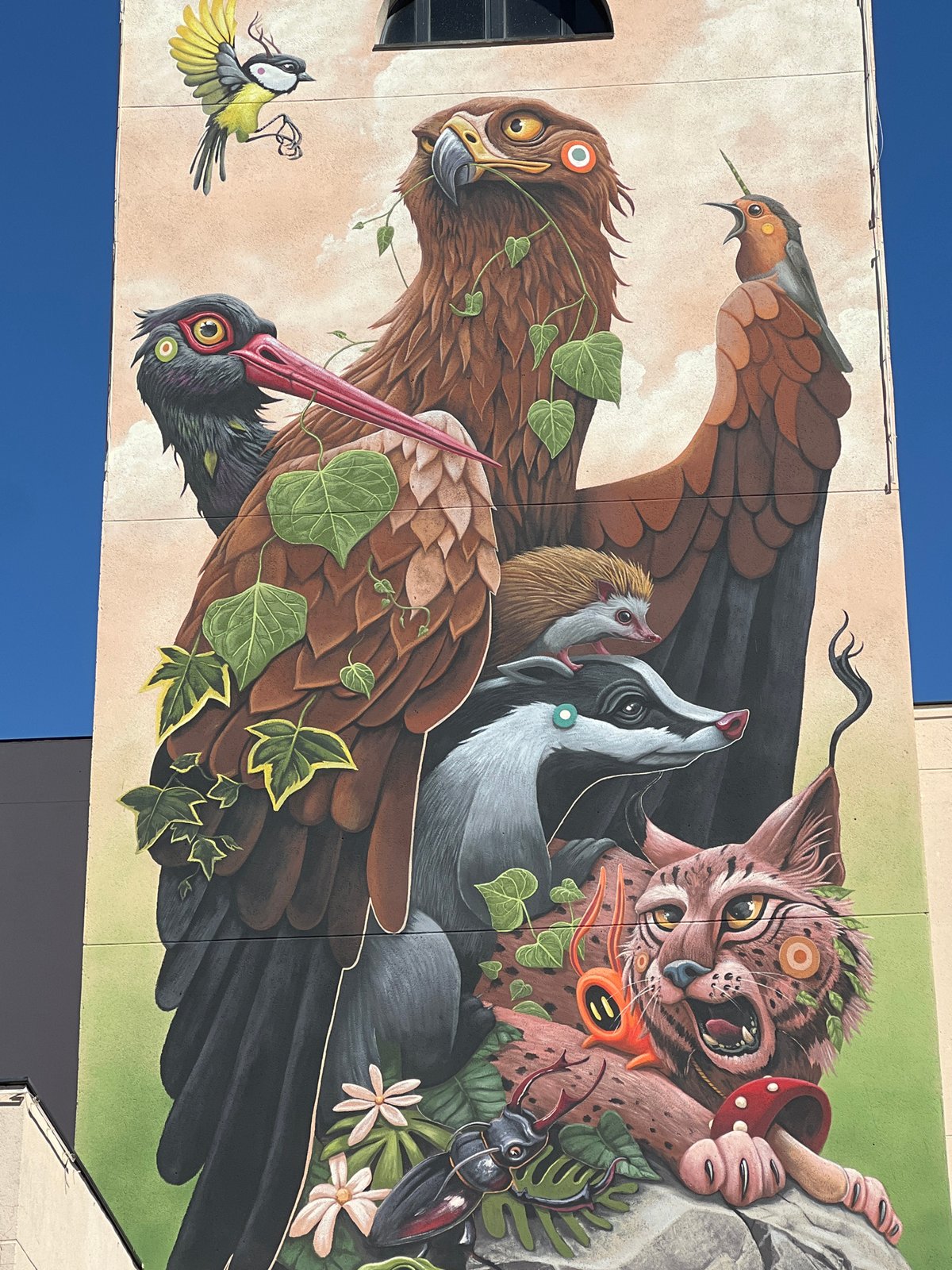 Madrid witnesses document animal mural and planetarium dome architecture