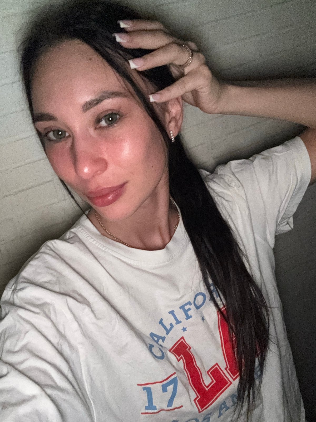 Woman in California shirt observed in Chaikovsky, Russia