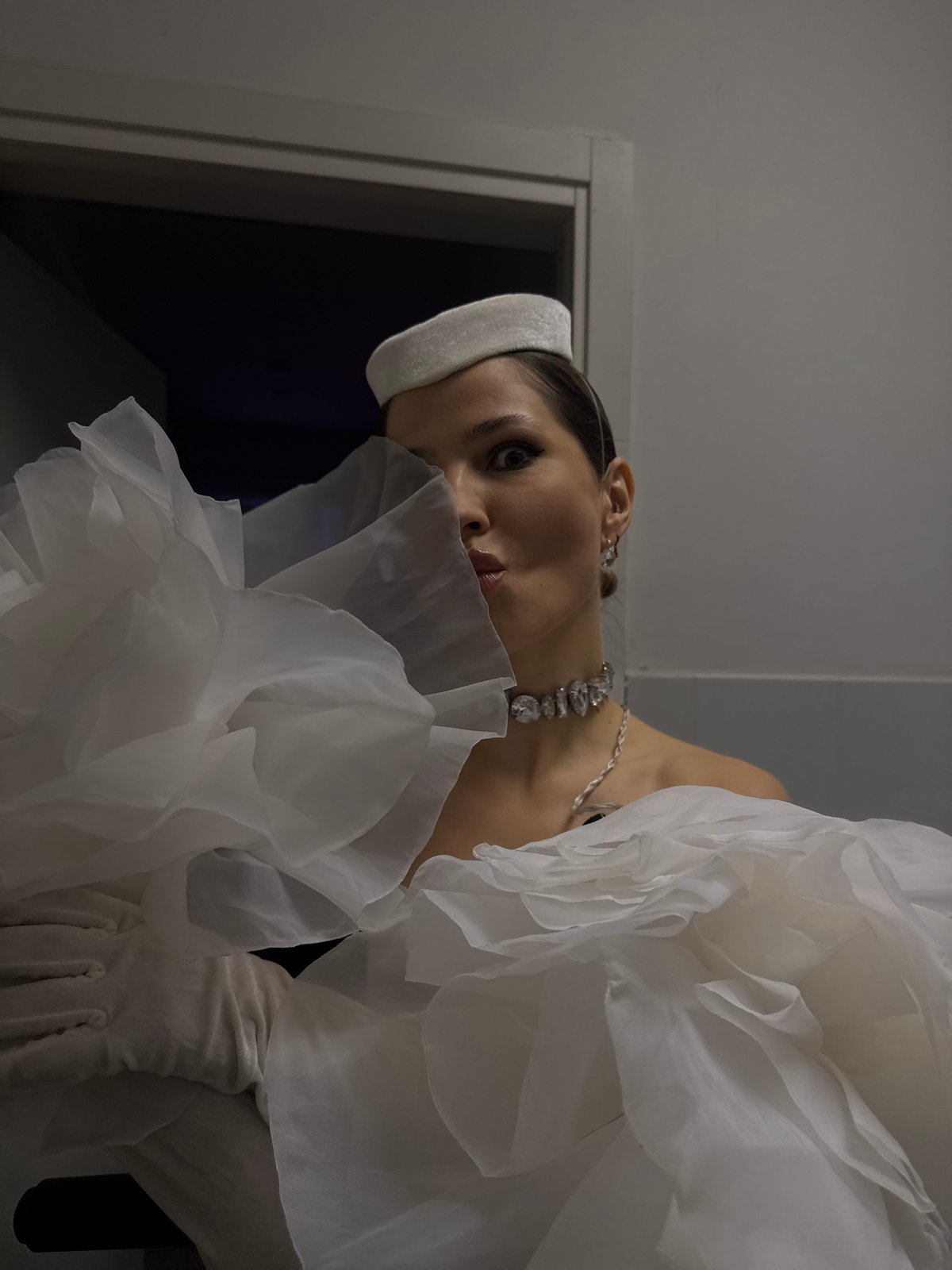 Formal event with performers and elegant attire in Istра