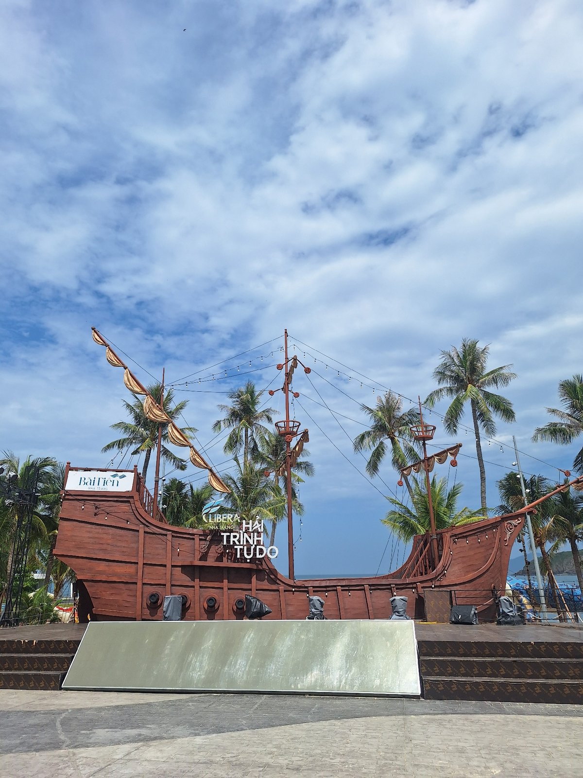 Nha Trang street art, quirky landmarks, and café culture