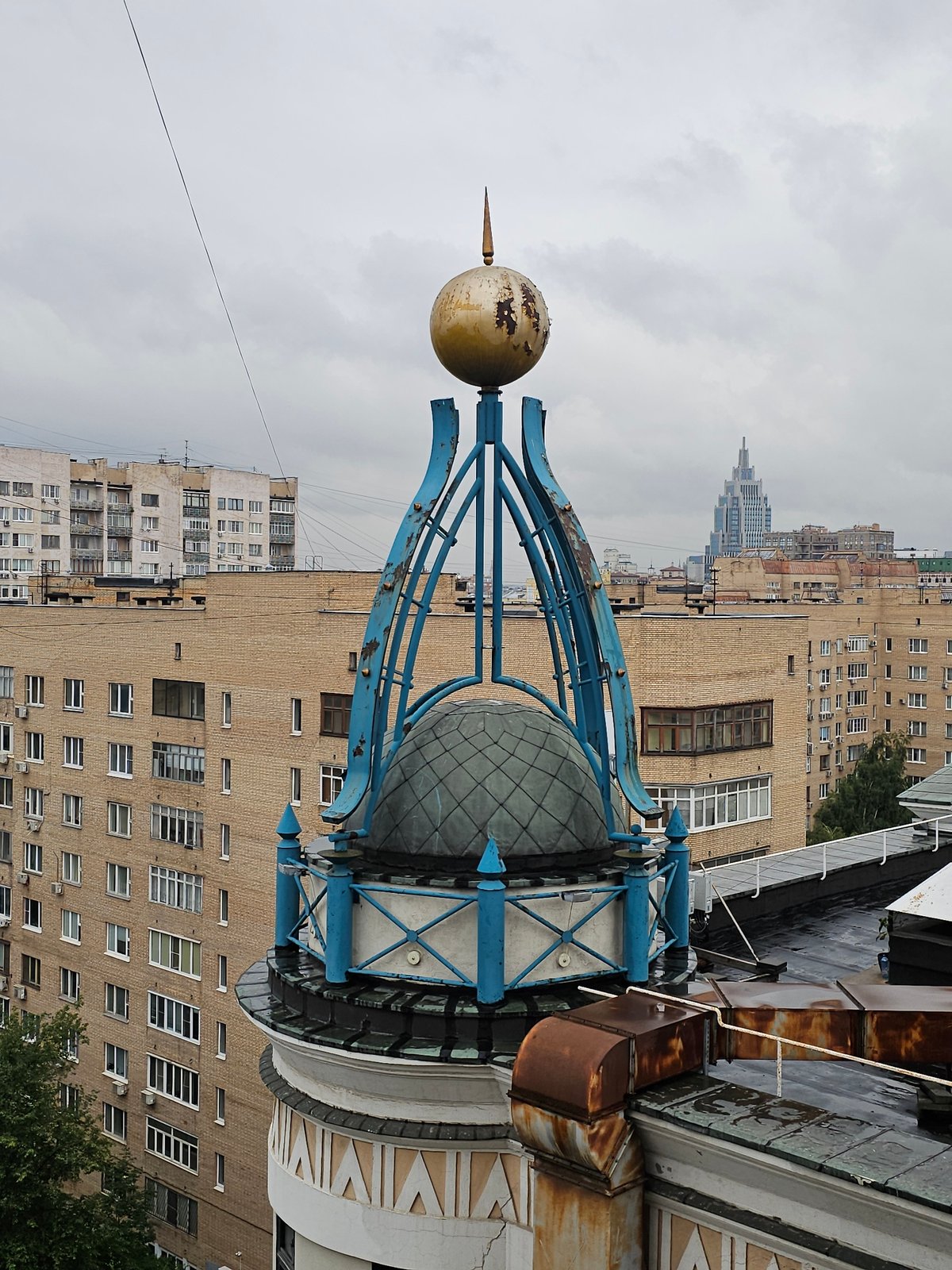 Rainy Moscow morning, street level to rooftop