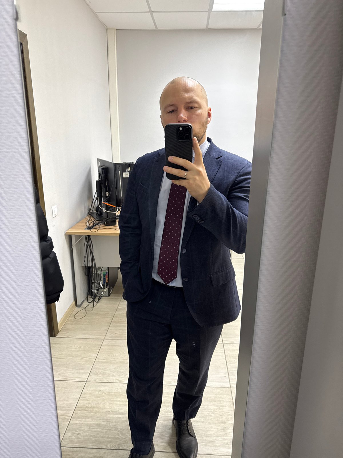 Man takes office mirror selfie in Krasnoyarsk workspace