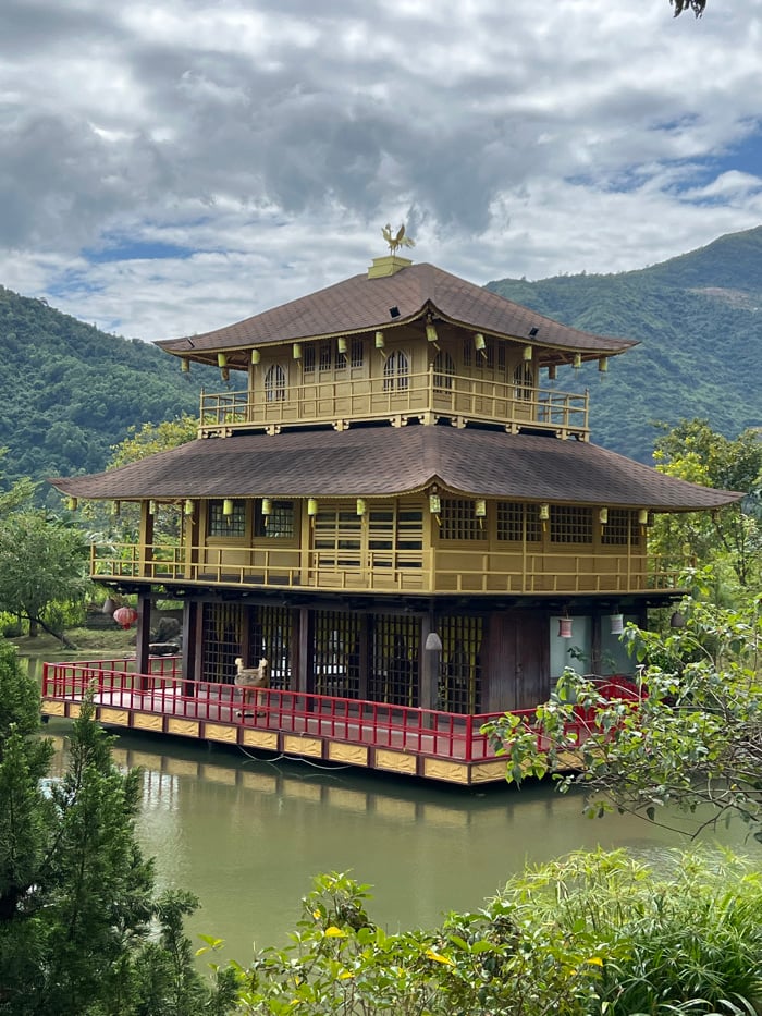 Traditional Vietnamese dress photoshoots at Nha Trang temples