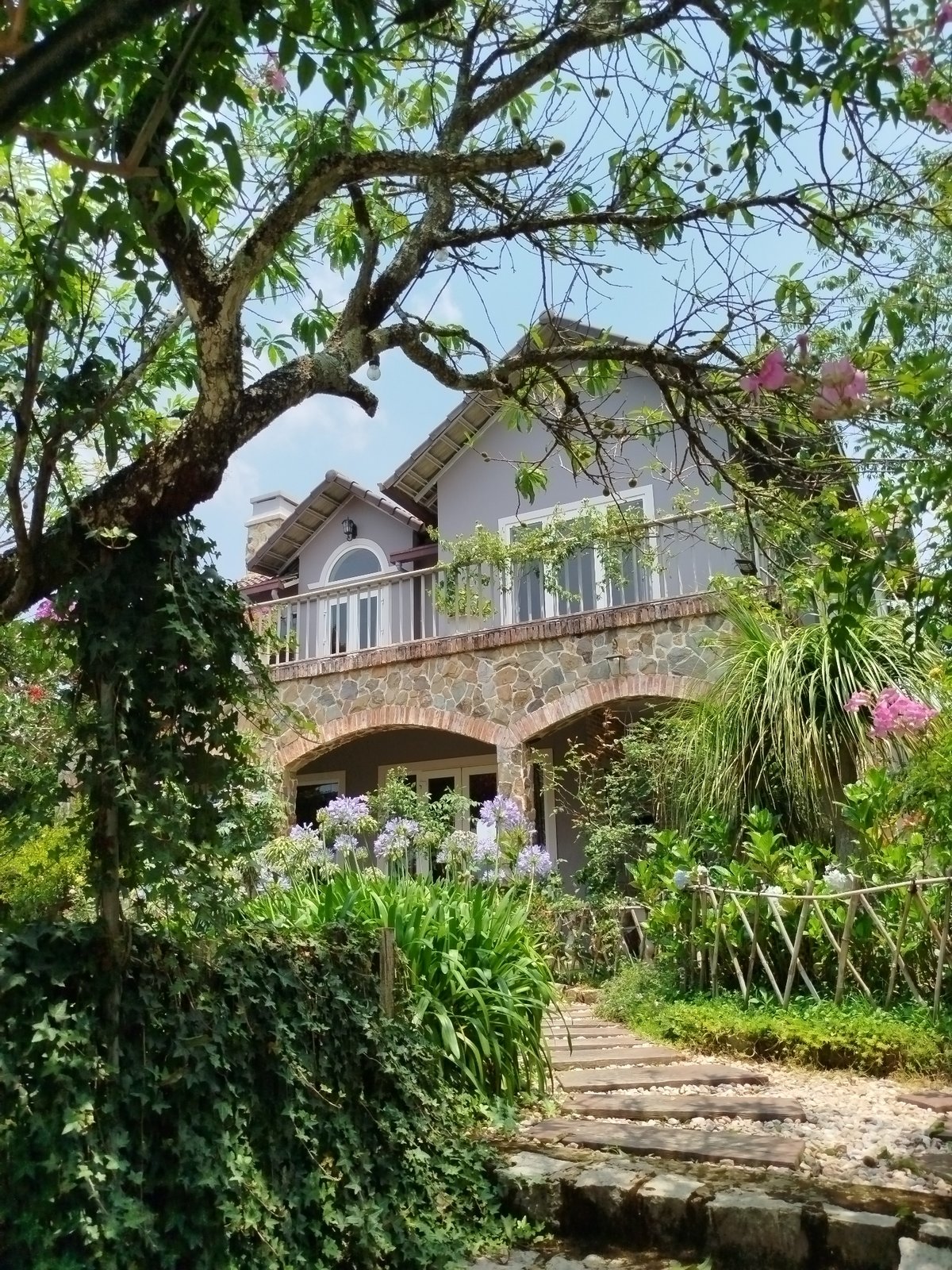 Tourist documents European-style buildings and gardens in Đà Lạt