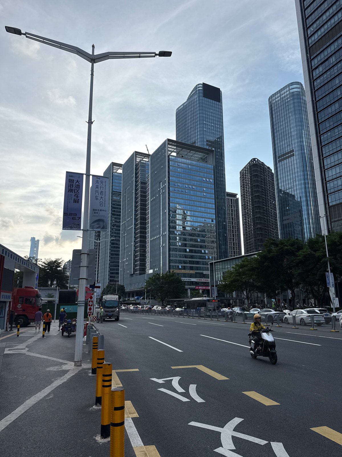 Morning traffic flows through Nanshan District business area