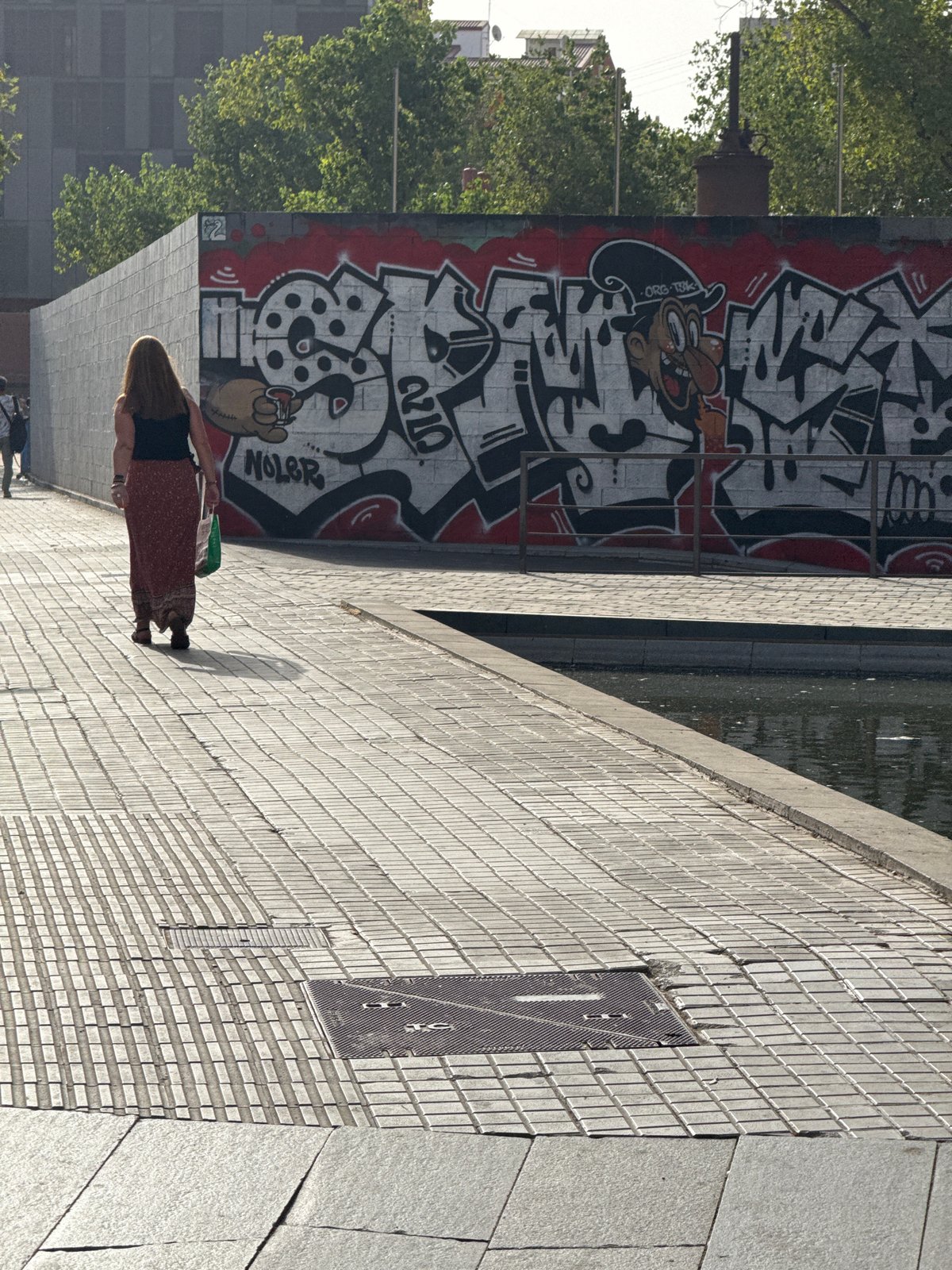 Summer morning street scenes and selfies in central Barcelona