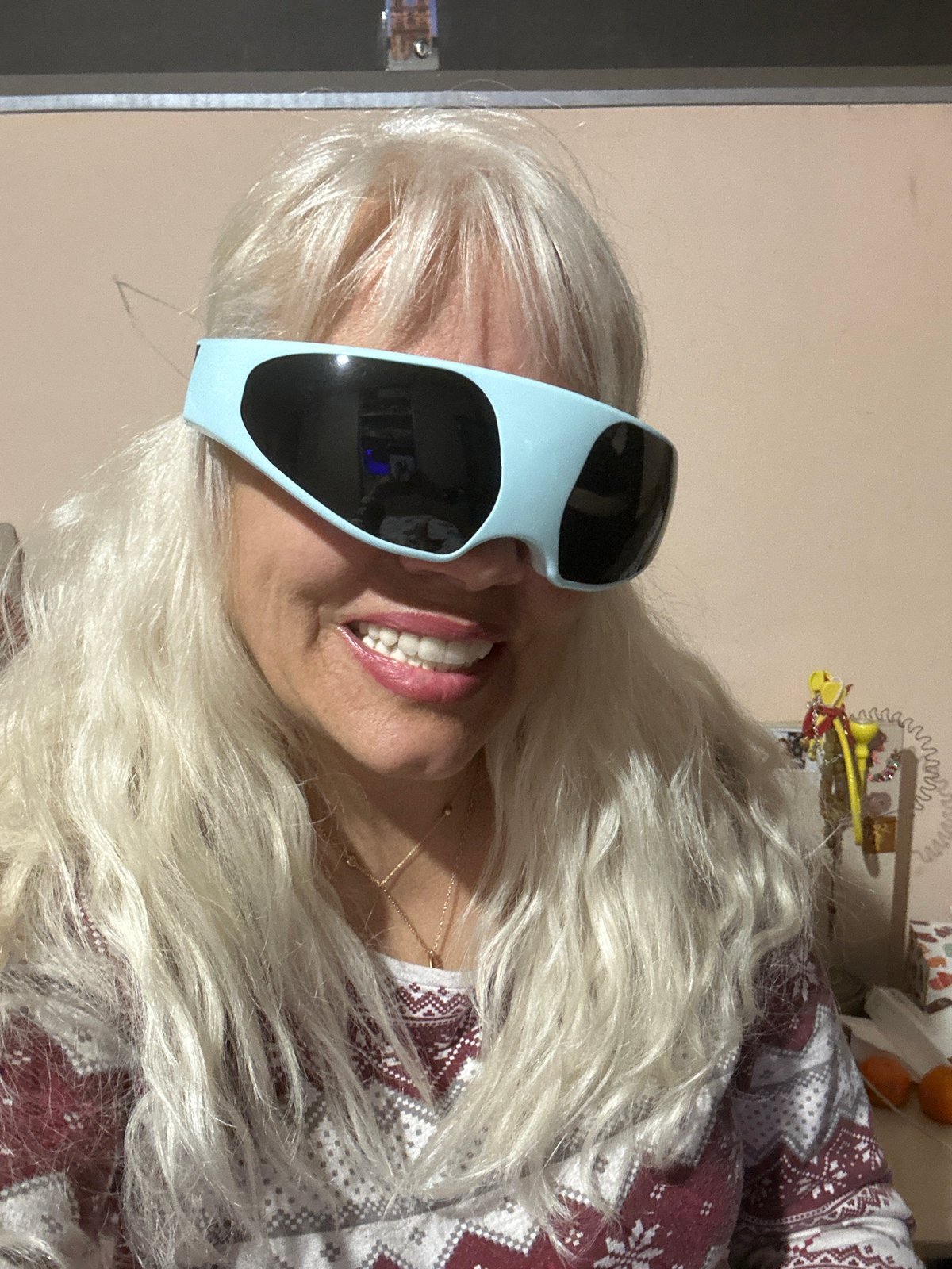 Woman in distinctive sunglasses spotted in Sofia