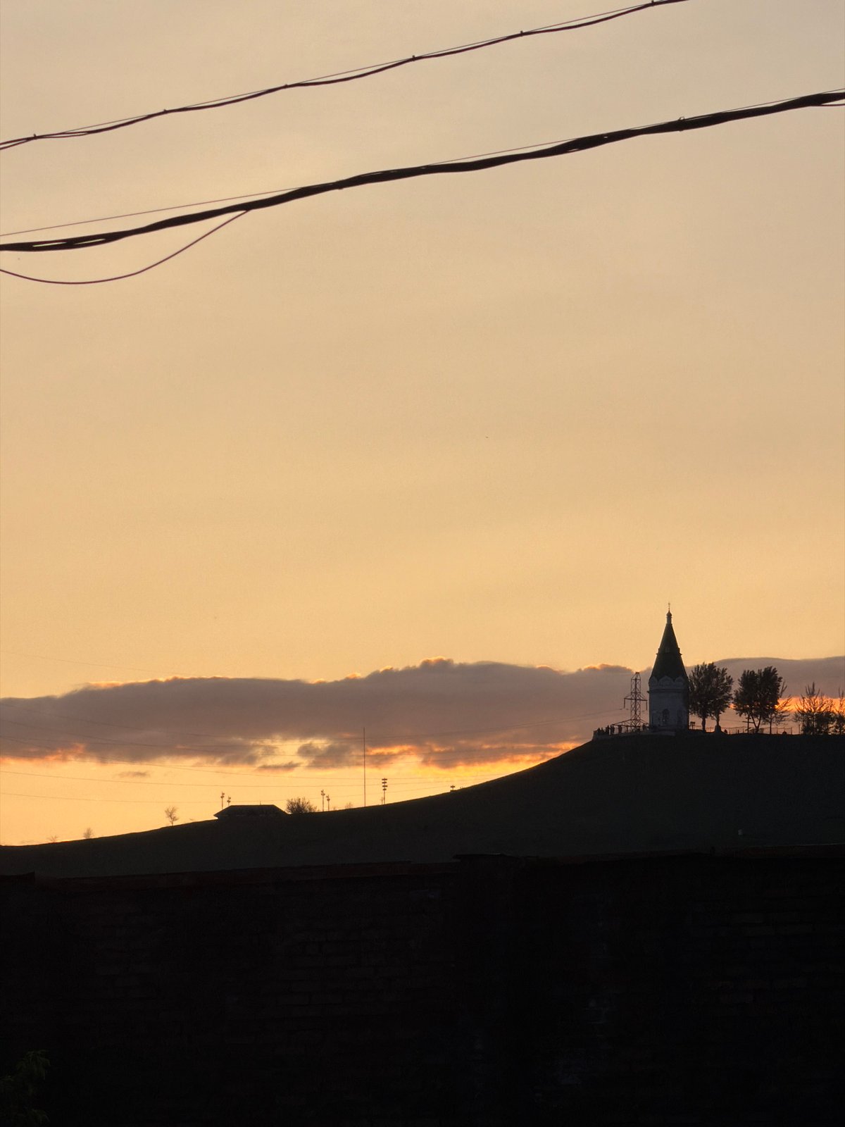 Sunset scenes and playful poodle captured in Krasnoyarsk