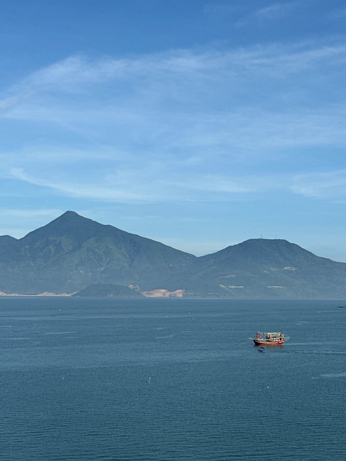 Đà Nẵng coastline: fishing boats, port cranes, and open sea