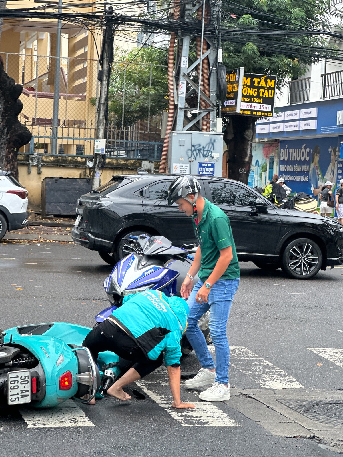 Early morning street life documented across Nha Trang Ward