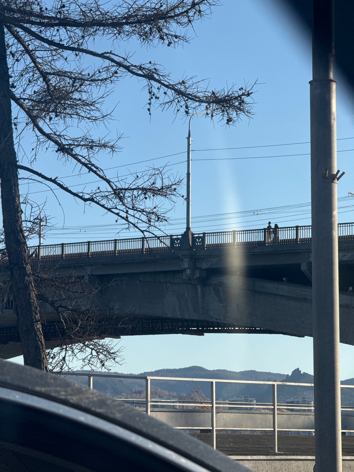 Two figures spotted on concrete bridge in Krasnoyarsk